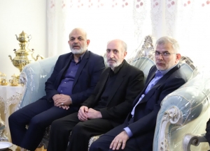 حضور وزیر کشور در منزل شهید مدافع حرم بهروز واحدی