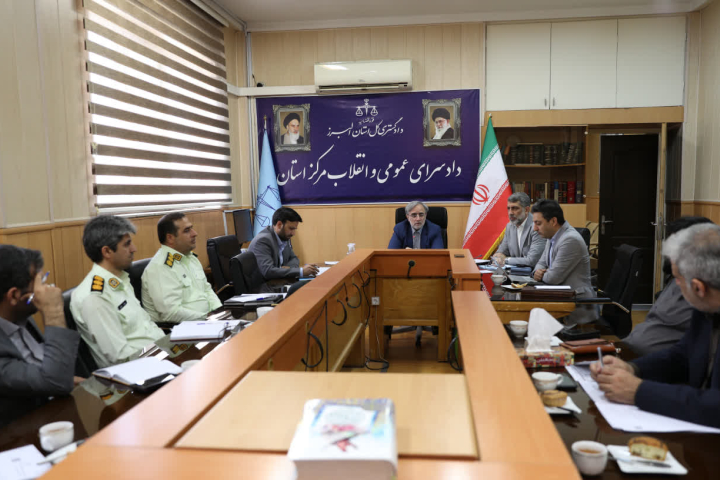 اراذل و اوباش فضای مجازی شناسایی و بازداشت شوند اراذل و اوباش فضای مجازی شناسایی و بازداشت شوند