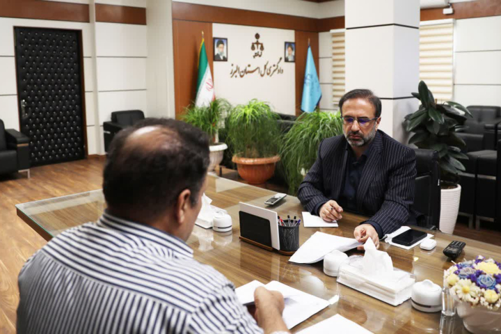 مسئولان قضایی استان البرز به درخواست های حقوقی 988 نفر از مراجعان رسیدگی کردند مسئولان قضایی استان البرز به درخواست های حقوقی 988 نفر از مراجعان رسیدگی کردند