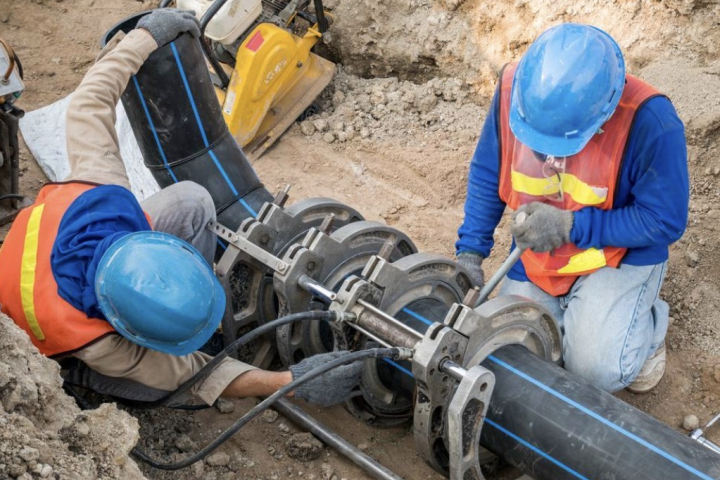 بیش از ۷۳ کیلومتر خط انتقال و شبکه توزیع آب از ابتدای سال جاری تاکنون در سطح استان اصلاح و توسعه یافت بیش از ۷۳ کیلومتر خط انتقال و شبکه توزیع آب از ابتدای سال جاری تاکنون در سطح استان اصلاح و توسعه یافت